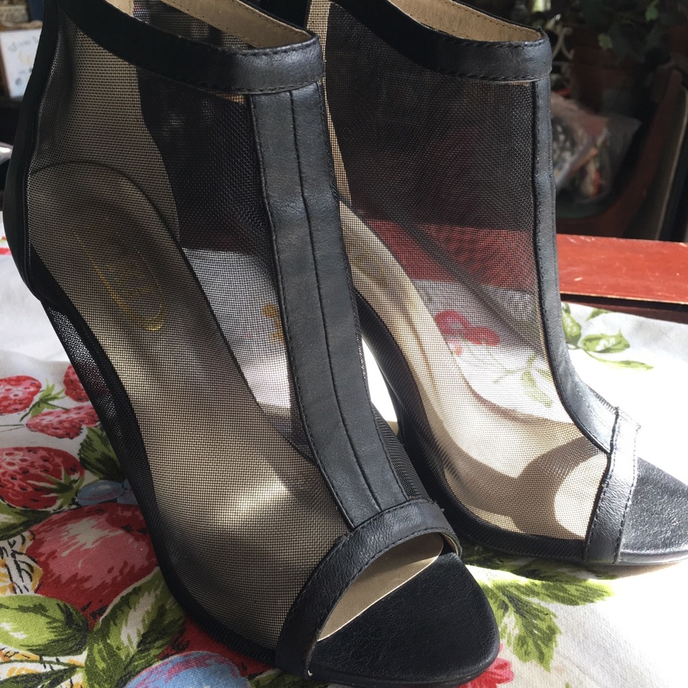 Yoki open toe booties black size 5